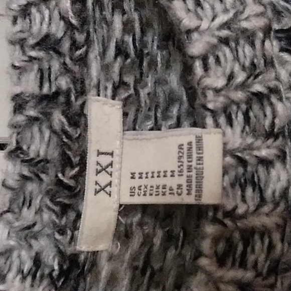 XXI Sweater 100% Arcylic - Picture 4 of 6
